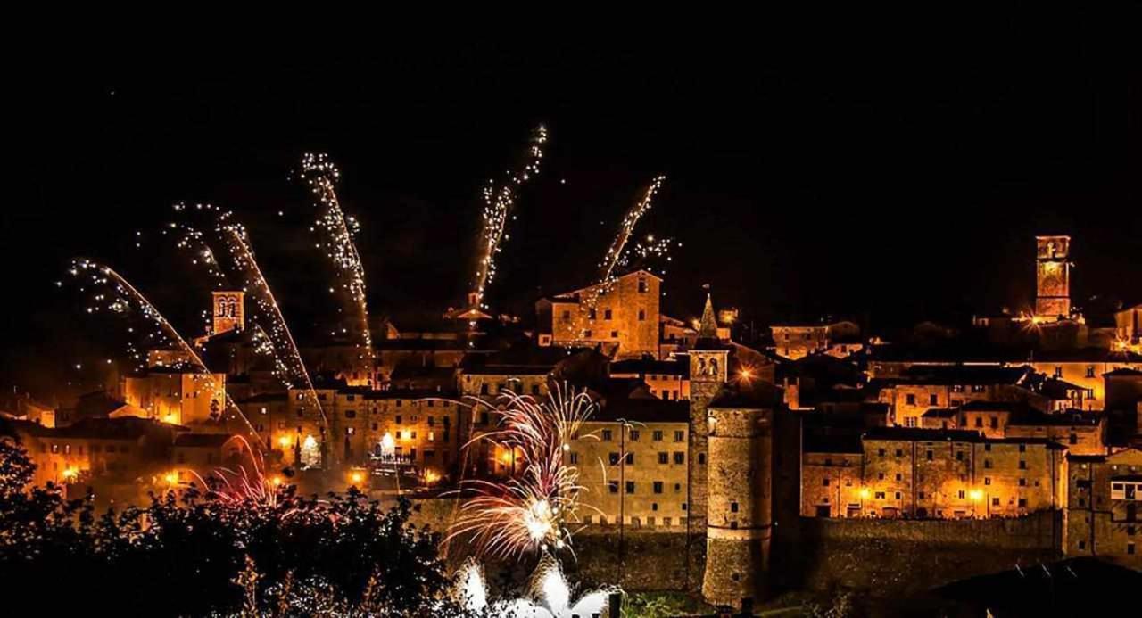 Appartamenti Con Cucina Nelle Colline Toscane Ангиари Екстериор снимка
